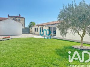 Vente maison 8 pièces 212 m² Forges (17290)