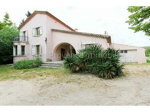 Maison d'environ 150.55 m² à Caromb  10 pièces sur un terrain d'environ 742 m2 avec...