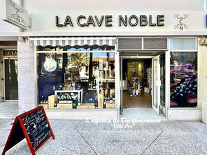 Vente local commercial 4 pièces 59m2 Hyères 83400 - 25000 € - Surface Privée