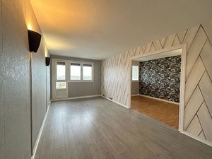 Location appartement 4 pièces 67m2 Tinqueux 51430 - 920 € - Surface Privée