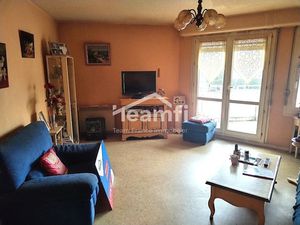 Vente appartement 4 pièces 75.8 m² à Puy-Guillaume (63290)  76 680 €