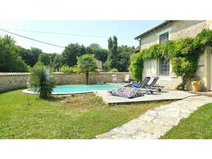 Charmante Maison en Pierre  Piscine  Dépendances  Emplacement Calme