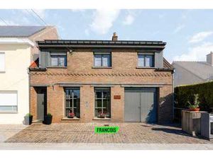 Maison spacieuse à vendre avec 5 chambres à coucher et gara…