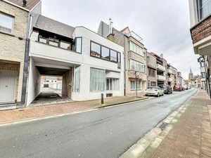 Garage box fermé situé au centre Heist.