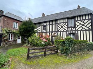MAISON DE CARACTERE 175m2AVEC JARDIN ET GARAGES PROCHE MER E