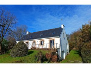 Spacieuse Maison Familiale avec Grand Terrain à Guémené-sur-Scorff