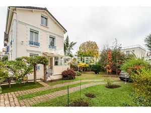 Maison ancienne de caractère de 118  61 m² avec terrasse et jardin