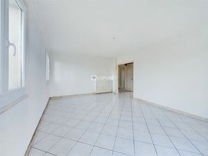 PLOMEUR PROCHE DES COMMERCES