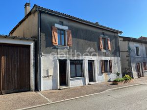 Maison de village avec grange (non attenante)