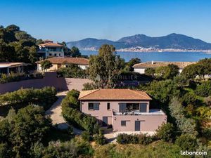 Villa 7 pièces 230 m²