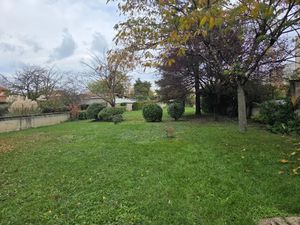 Vente terrain 555 m² à Vaulx-en-Velin (69120)  165 000 €