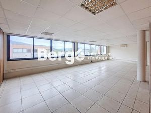 Vente locaux professionnels 483 m² à Mandelieu-la-Napoule (06210)  1 125 000 €