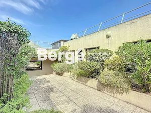 Vente locaux professionnels 76 m² à Mougins (06250)  203 627 €