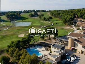 Découvrez ce superbe appartement meublé niché au cœur d’une résidence de standing sur golf