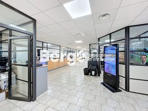 Location locaux professionnels 400 m² à Mouans-Sartoux (06370)  4 000 €