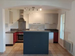 Location maison 4 pièces 86 m² à Saint-Rémy-de-Provence (13210)  1 300 €