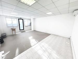 Location locaux professionnels 35 m² à Mougins (06250)  650 €