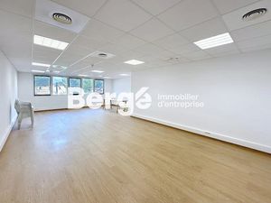 Location locaux professionnels 56 m² à Mougins (06250)  770 €