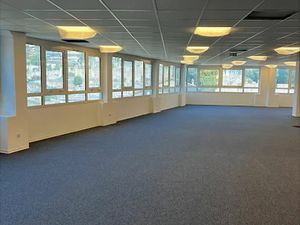 Location locaux professionnels 170 m² à Le Cannet (06110)  1 983 €