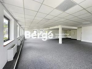 Location locaux professionnels 168 m² à Mougins (06250)  2 170 €