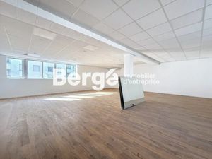 Location locaux professionnels 1 pièce 110 m² à Saint-Laurent-du-Var (06700)  2 200 €