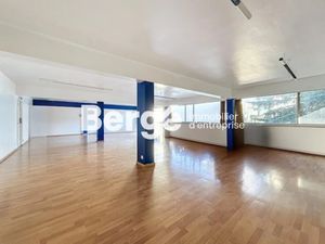 Location locaux professionnels 1 pièce 120 m² à Saint-Laurent-du-Var (06700)  2 400 €