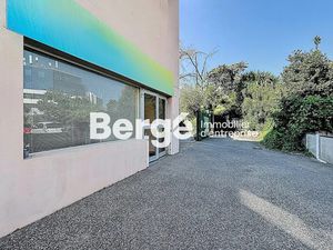 Location locaux professionnels 3 pièces 52 m² à Saint-Laurent-du-Var (06700)  1 209 €