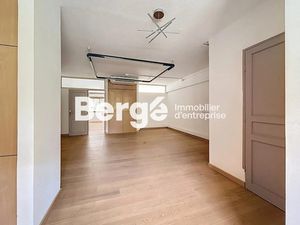 Location locaux professionnels 3 pièces 70 m² à Saint-Laurent-du-Var (06700)  1 108 €