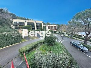 Location locaux professionnels 107 m² à Vallauris (06220)  1 114 €