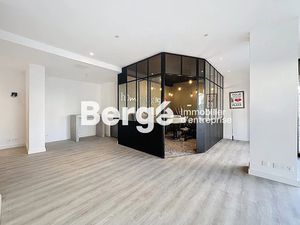 Location locaux professionnels 124 m² à Le golfe juan (06220)  1 900 €