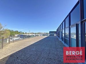 Location locaux professionnels 1000 m² à Mandelieu-la-Napoule (06210)  20 000 €