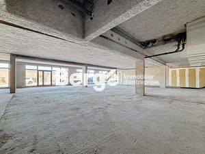 Location locaux professionnels 280 m² à Saint-Laurent-du-Var (06700)  7 500 €