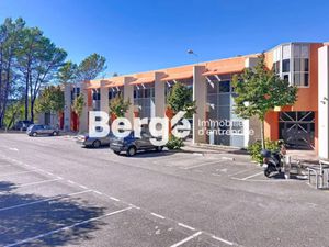 Location locaux professionnels 2352 m² à Valbonne (06560)  28 420 €