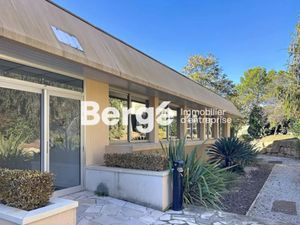 Location locaux professionnels 290 m² à Valbonne (06560)  4 229 €