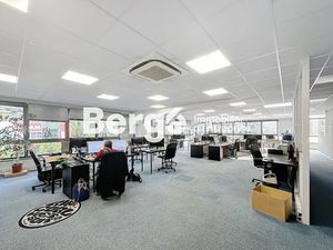 Location locaux professionnels 485 m² à Vallauris (06220)  3 638 €