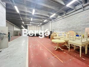 Location locaux professionnels 950 m² à Vallauris (06220)  10 292 €