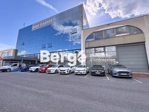 Location locaux professionnels 277 m² à Carros (06510)  2 770 €