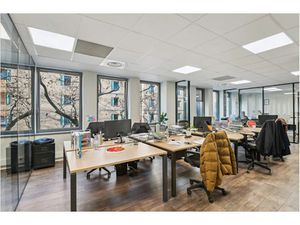 Location locaux professionnels 194 m² à Clichy (92110)  3 719 €