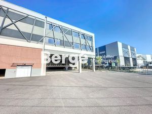 Location locaux professionnels 2455 m² à Mougins (06250)  26 416 €