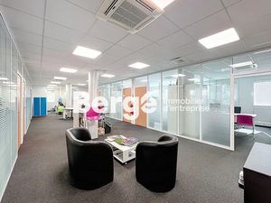 Location locaux professionnels 283 m² à Sophia antipolis (06560)  4 259 €