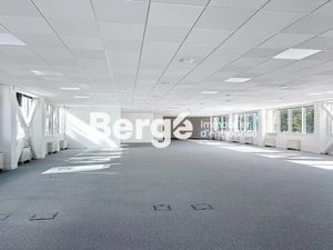 Location locaux professionnels 501 m² à Valbonne (06560)  7 515 €