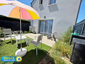 Maison neuve avec trois chambres à Saint-Denis-de-l'Hôtel