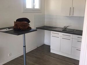 Studio lumineux cuisine équipée à côté du lycée Jean Moulin