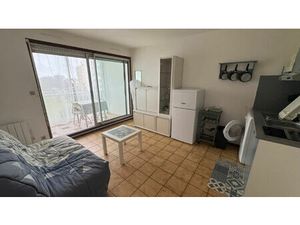 Studio meublée avec Loggia