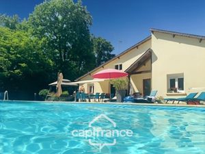 Maison rénovée de 180 m² avec piscine — cadre paisible