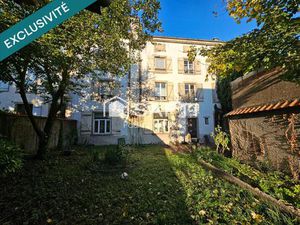 Immeuble à rénover avec 4 logements et un local professionnel (dentiste)