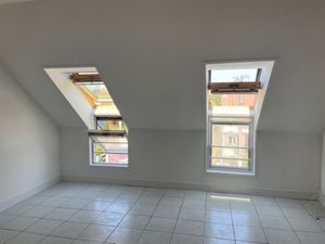 ARRET DE BUS AU PIED DE L'IMMEUBLE - GARE EN 10 MIN