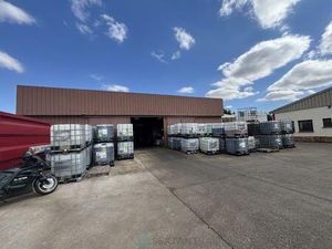 Batiments industriels de 900 m2 sur un terrain de 5000 m2