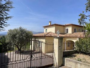 St Laurent du Var / Villa 172 m² / terrain 7356 m² / vue dégagée / piscine / calme absolu