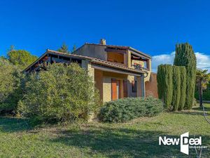 Seillans  propriété 4 pièces 3 chambres avec terrain clôturé